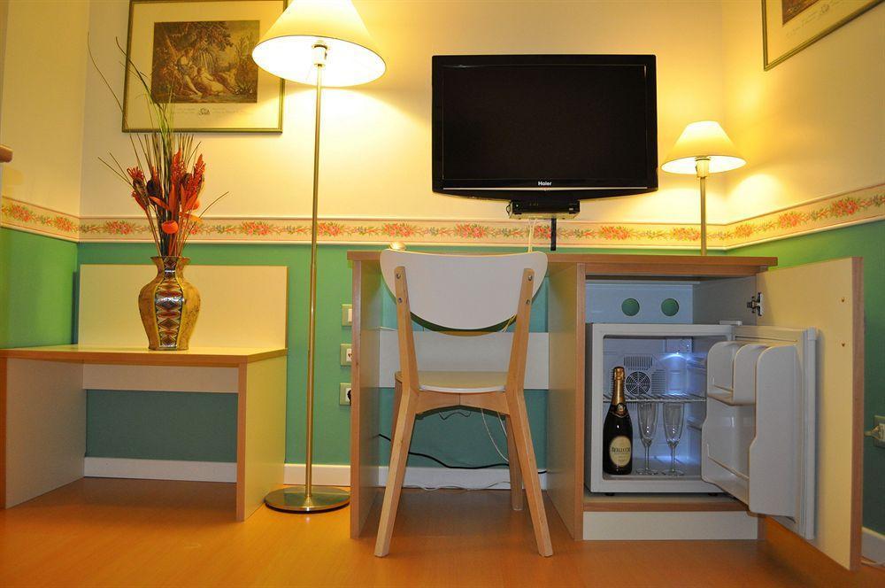 Residenza Ponte Sant'Angelo Hotel Рим Екстериор снимка